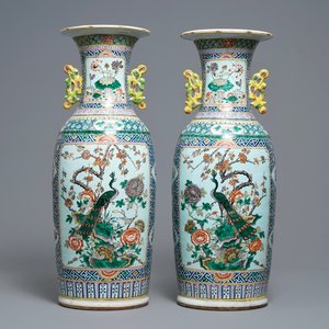 A pair of Chinese famille rose vases with birds among flowers, 19th C. — 照片 1
