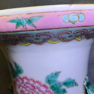 A pair of Chinese famille rose vases with birds among flowers, 19th C. — photo 7