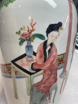 A pair of Chinese famille rose vases with court ladies, 19/20th C. — photo 19
