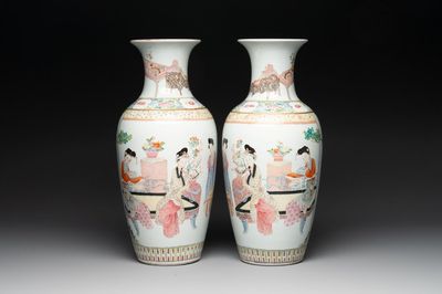 A pair of Chinese famille rose vases with court ladies, 19/20th C.