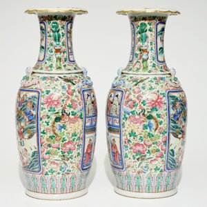 A pair of Chinese famille rose vases with court scenes, 19th C. — photo 4
