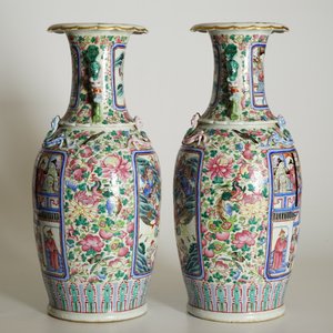 A pair of Chinese famille rose vases with court scenes, 19th C. — photo 10