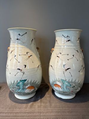 A pair of Chinese famille rose vases with cranes, 19th C. — foto 1