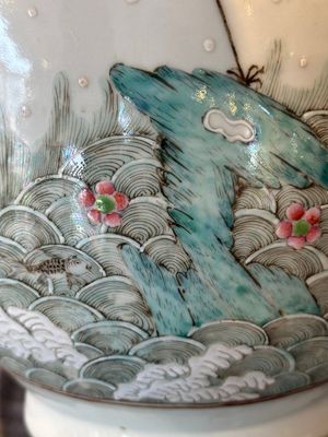 A pair of Chinese famille rose vases with cranes, 19th C. — foto 13