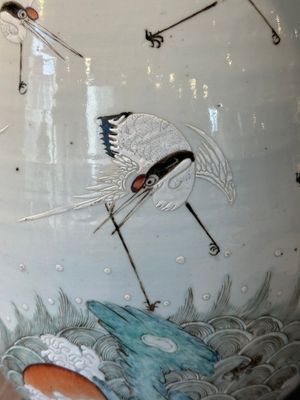 A pair of Chinese famille rose vases with cranes, 19th C. — foto 19