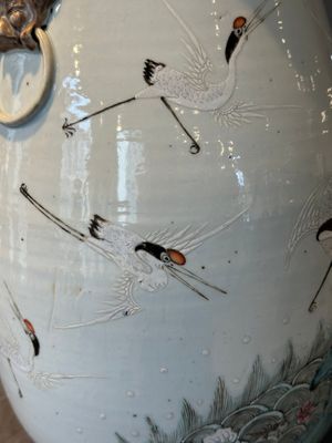 A pair of Chinese famille rose vases with cranes, 19th C. — foto 22
