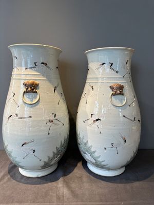 A pair of Chinese famille rose vases with cranes, 19th C. — foto 4