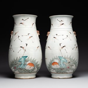 A pair of Chinese famille rose vases with cranes, 19th C. — foto 1