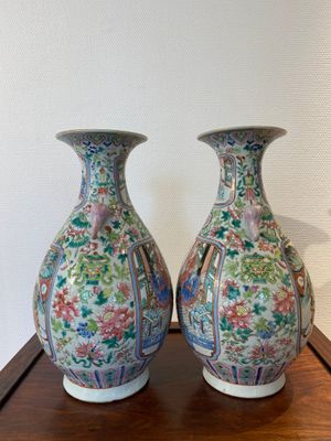 A pair of Chinese famille rose vases with elephant handles, 19th C. — 照片 4