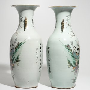 A pair of Chinese famille rose vases with female immortals, 19/20th C. — photo 2