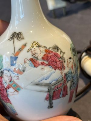 A pair of Chinese famille rose vases with figural design mounted as lamps, 19th C. — 照片 11