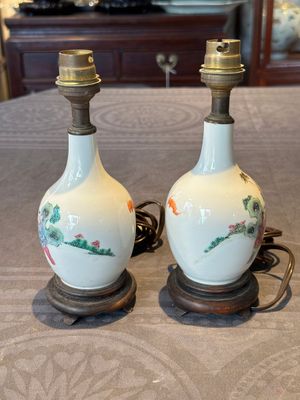 A pair of Chinese famille rose vases with figural design mounted as lamps, 19th C. — 照片 2
