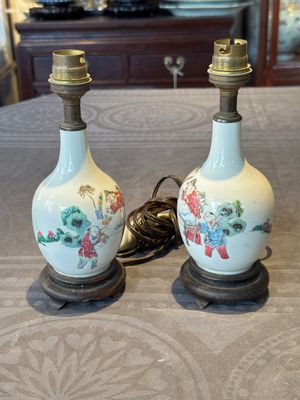 A pair of Chinese famille rose vases with figural design mounted as lamps, 19th C. — 照片 4