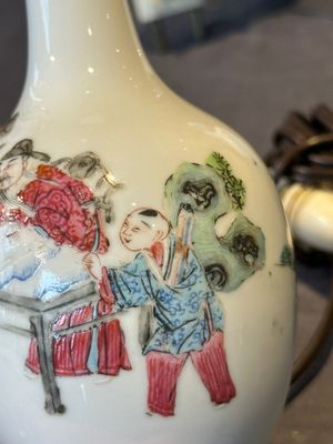 A pair of Chinese famille rose vases with figural design mounted as lamps, 19th C. — 照片 10