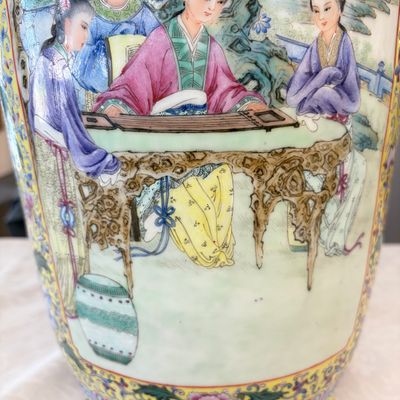 A pair of Chinese famille rose vases with figural design — photo 6