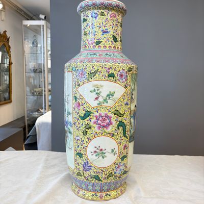 A pair of Chinese famille rose vases with figural design — photo 8