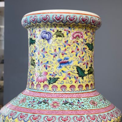 A pair of Chinese famille rose vases with figural design — photo 9