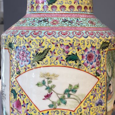 A pair of Chinese famille rose vases with figural design — photo 10