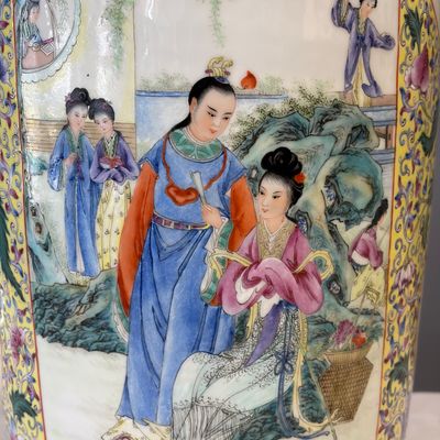 A pair of Chinese famille rose vases with figural design — photo 17