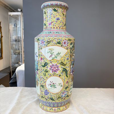 A pair of Chinese famille rose vases with figural design — photo 19
