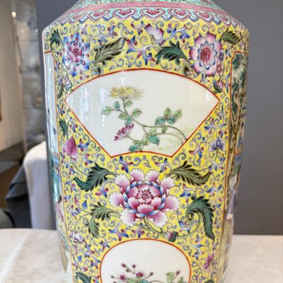 A pair of Chinese famille rose vases with figural design — photo 21