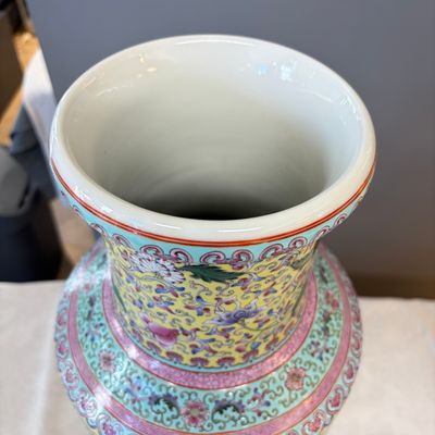 A pair of Chinese famille rose vases with figural design — photo 23