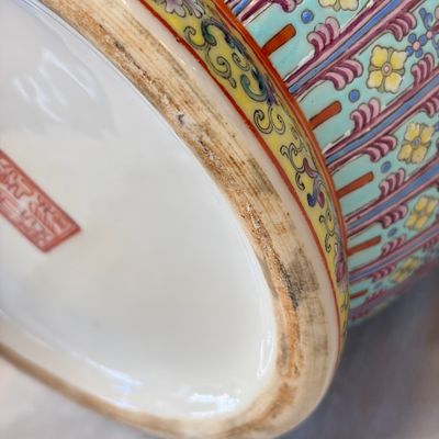 A pair of Chinese famille rose vases with figural design — photo 26