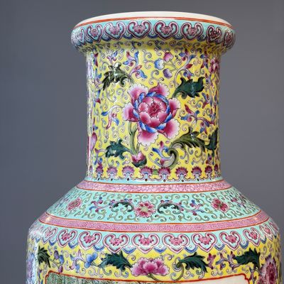 A pair of Chinese famille rose vases with figural design — photo 28