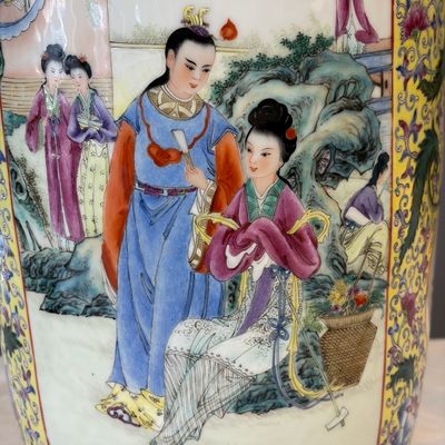 A pair of Chinese famille rose vases with figural design — photo 30