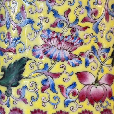 A pair of Chinese famille rose vases with figural design — photo 33