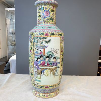 A pair of Chinese famille rose vases with figural design — photo 36