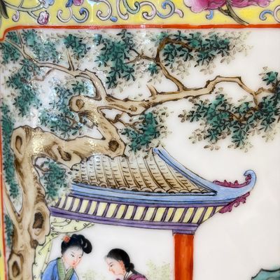 A pair of Chinese famille rose vases with figural design — photo 38