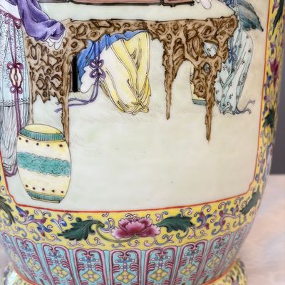 A pair of Chinese famille rose vases with figural design — photo 41