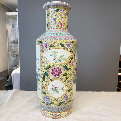 A pair of Chinese famille rose vases with figural design — photo 42