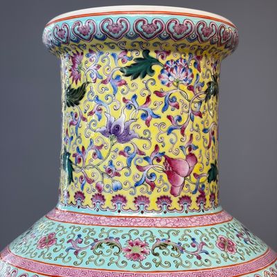 A pair of Chinese famille rose vases with figural design — photo 43