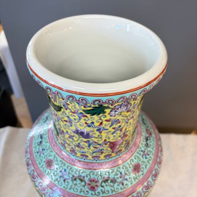 A pair of Chinese famille rose vases with figural design — photo 45