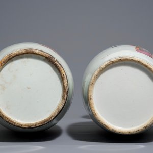 A pair of Chinese famille rose vases with figures in a garden, 19th C. — photo 6