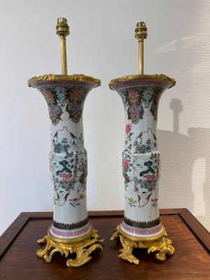 A pair of Chinese famille rose vases with fine gilt bronze lamp mounts, Yongzheng — 照片 3