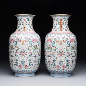 A pair of Chinese famille rose vases with floral design, Jiaqing mark, 19/20th C. — 照片 4