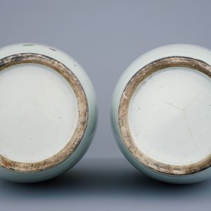 A pair of Chinese famille rose vases with Guanyin among clouds, 19/20th C. — photo 6