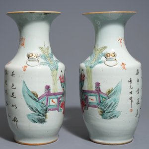 A pair of Chinese famille rose vases with ladies and children, 19/20th C. — 照片 4