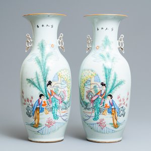 A pair of Chinese famille rose vases with ladies in a garden, 19/20th C. — photo 1