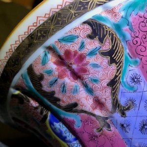 A pair of Chinese famille rose vases with ladies in a garden, Yongzheng — 照片 31