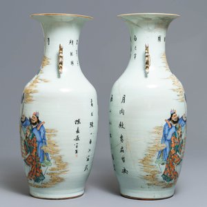 A pair of Chinese famille rose vases with ladies playing music, 19/20th C. — photo 2