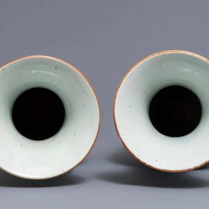 A pair of Chinese famille rose vases with musicians, 19/20th C. — photo 6