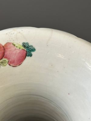 A pair of Chinese famille rose vases with narrative design, 19th C. — 照片 7