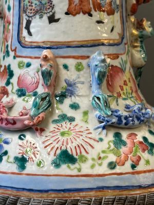 A pair of Chinese famille rose vases with narrative design, 19th C. — 照片 10