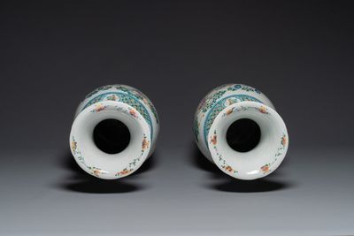 A pair of Chinese famille rose vases with narrative design, 19th C. — 照片 3
