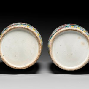 A pair of Chinese famille rose vases with narrative design, 19th C. — 照片 6