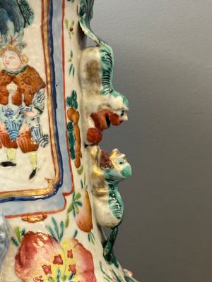 A pair of Chinese famille rose vases with narrative design, 19th C. — foto 9